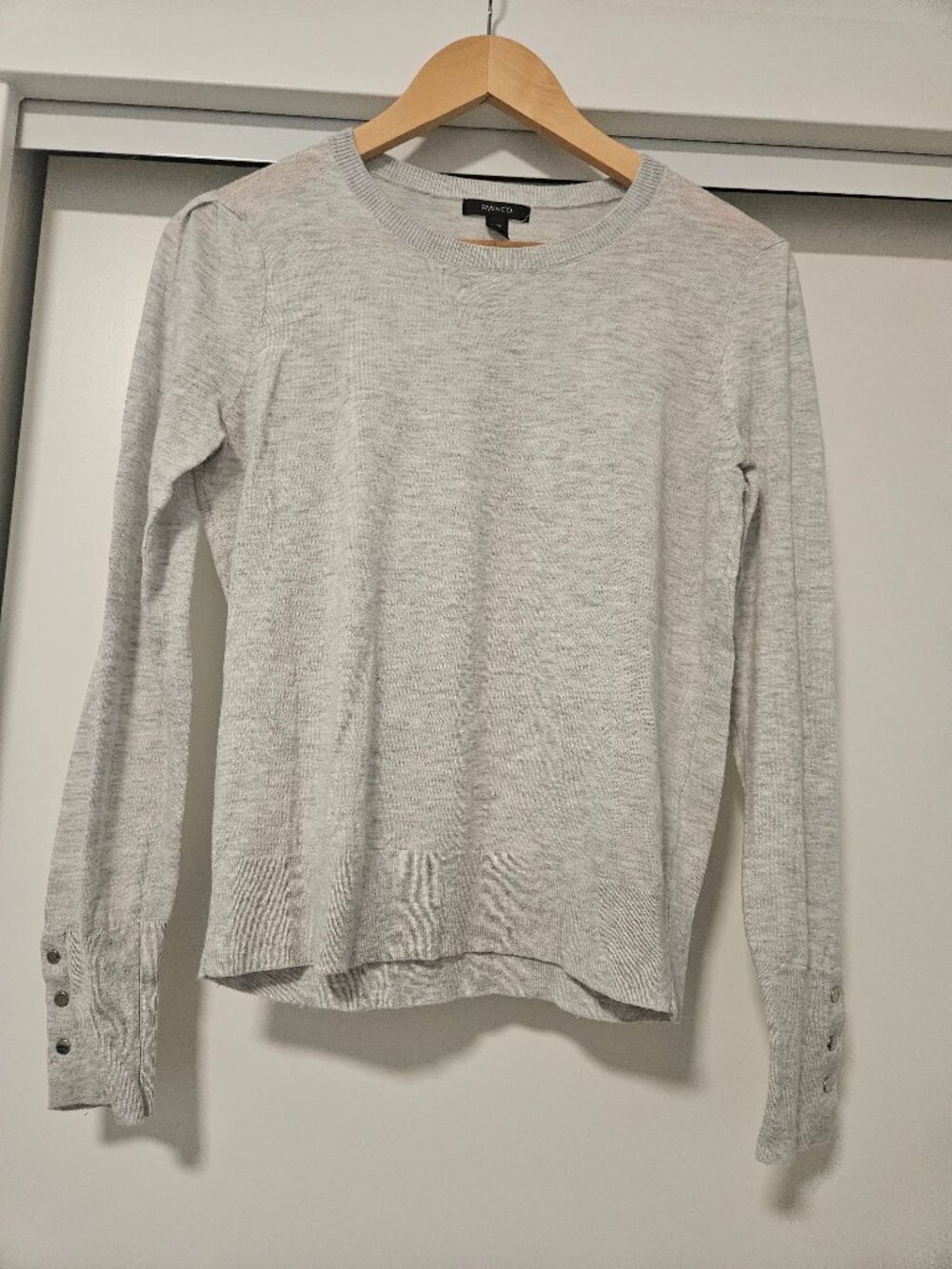 RW&CO Light Grey Knit Sweater - Medium